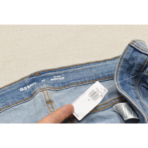 NEW Old Navy Women's Mid-Rise Boot-Cut Jeans Plus Size 24 Light Wash - Picture 7 of 8